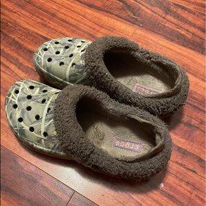 Fuzzy camo crocs